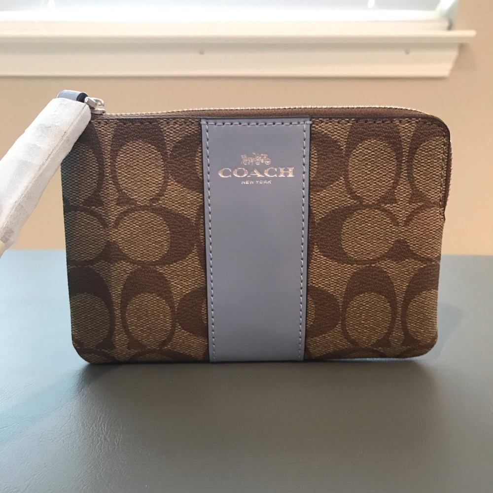 COACH CORNER ZIP WRISTLET  NWT